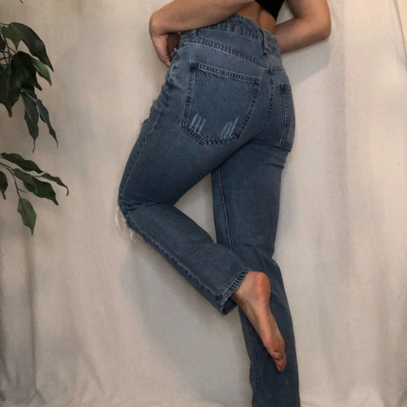 Ripped Distressed Mom Jeans with a Light Wash - Picture 4 of 4